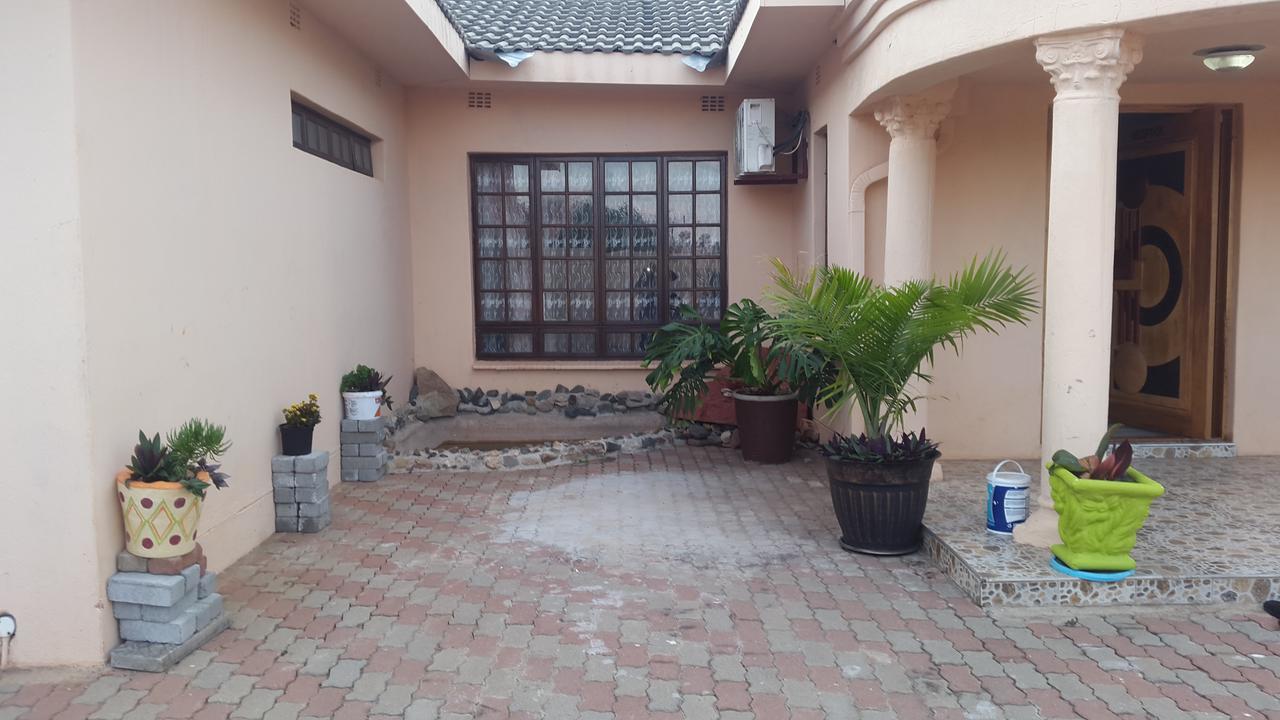 Tintech Bed & Breakfast Francistown Eksteriør billede