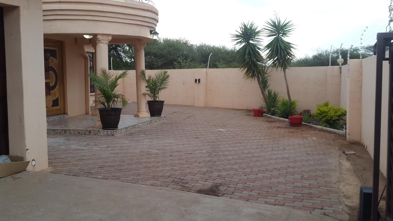 Tintech Bed & Breakfast Francistown Eksteriør billede