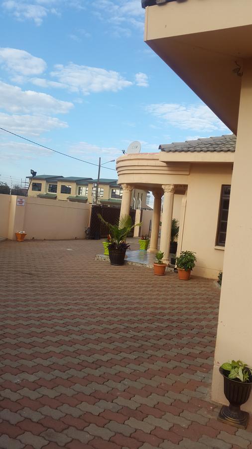 Tintech Bed & Breakfast Francistown Eksteriør billede